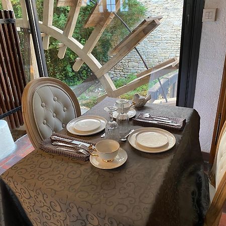 Bed and Breakfast Le Vieux Moulin Bouhet Esterno foto