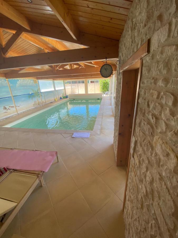 Bed and Breakfast Le Vieux Moulin Bouhet Esterno foto
