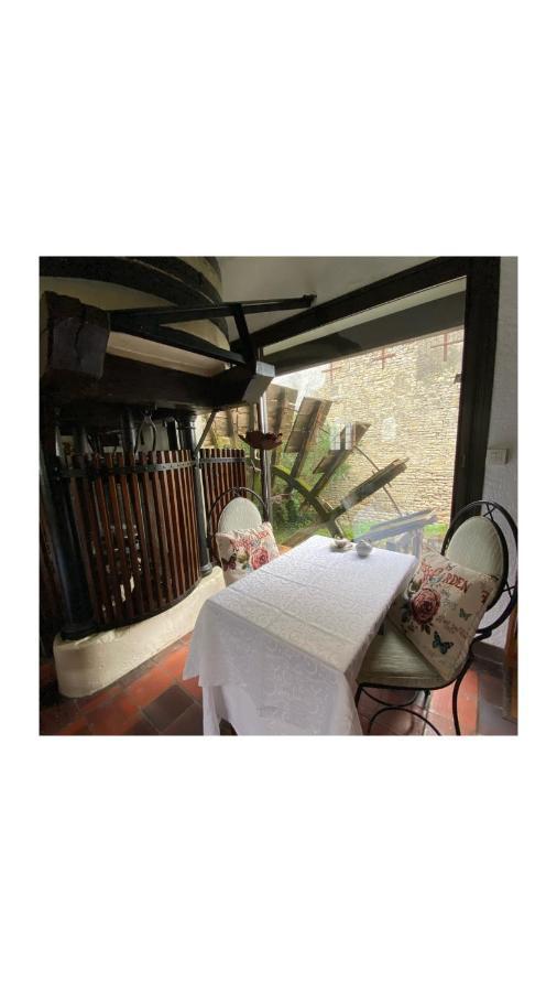 Bed and Breakfast Le Vieux Moulin Bouhet Esterno foto