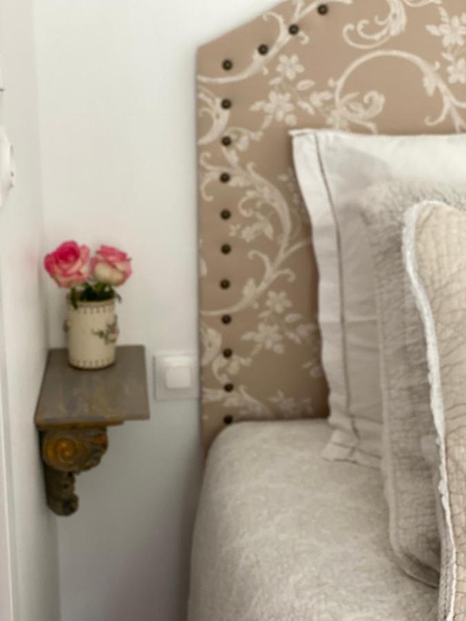 Bed and Breakfast Le Vieux Moulin Bouhet Esterno foto