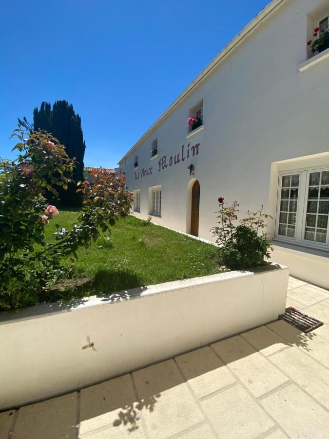 Bed and Breakfast Le Vieux Moulin Bouhet Esterno foto