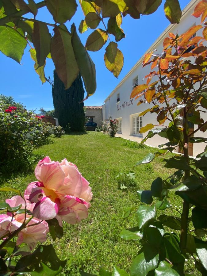 Bed and Breakfast Le Vieux Moulin Bouhet Esterno foto