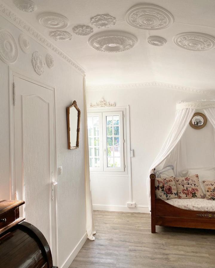 Bed and Breakfast Le Vieux Moulin Bouhet Esterno foto